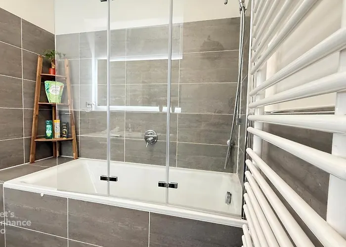 At A Prime Location - Near Messe 홈스테이 *